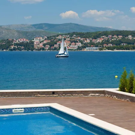 Villa More