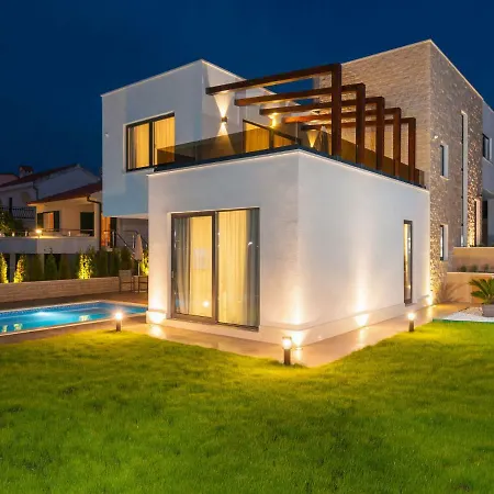Vila More Okrug Gornji